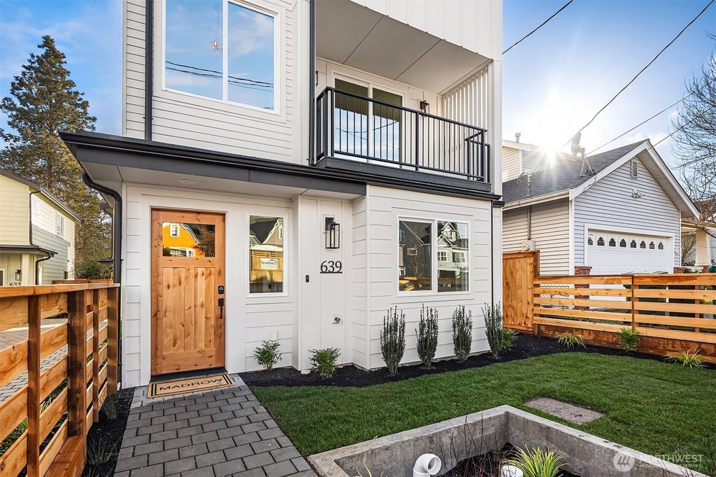 Photo of 639 NW 77th Street, Seattle, WA 98117 (MLS # 2341732)