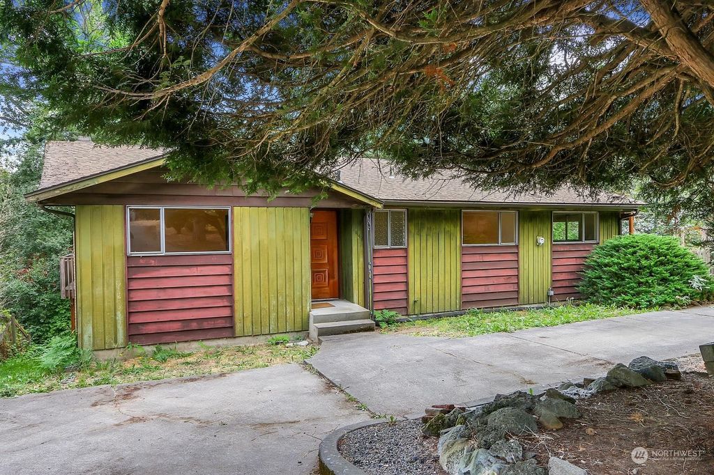 Photo of 5646 21st Avenue SW, Seattle, WA 98106 (MLS # 2275761)