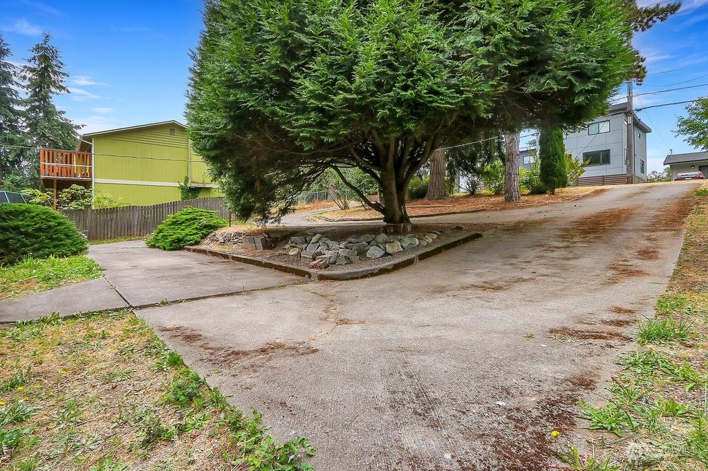 Photo of 5646 21st Avenue SW, Seattle, WA 98106 (MLS # 2275761)