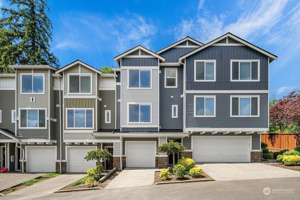 Photo of 15720 Manor Way #I6, Lynnwood, WA 98087 (MLS # 2252497)