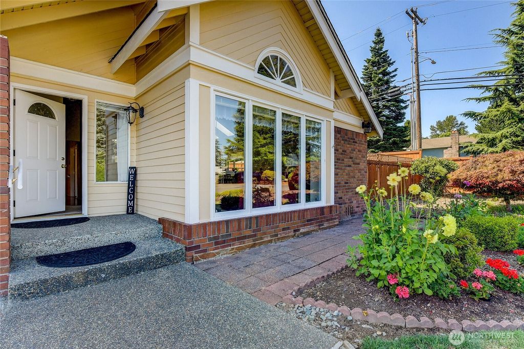 Photo of 23602 27th Place W, Brier, WA 98036 (MLS # 2381223)