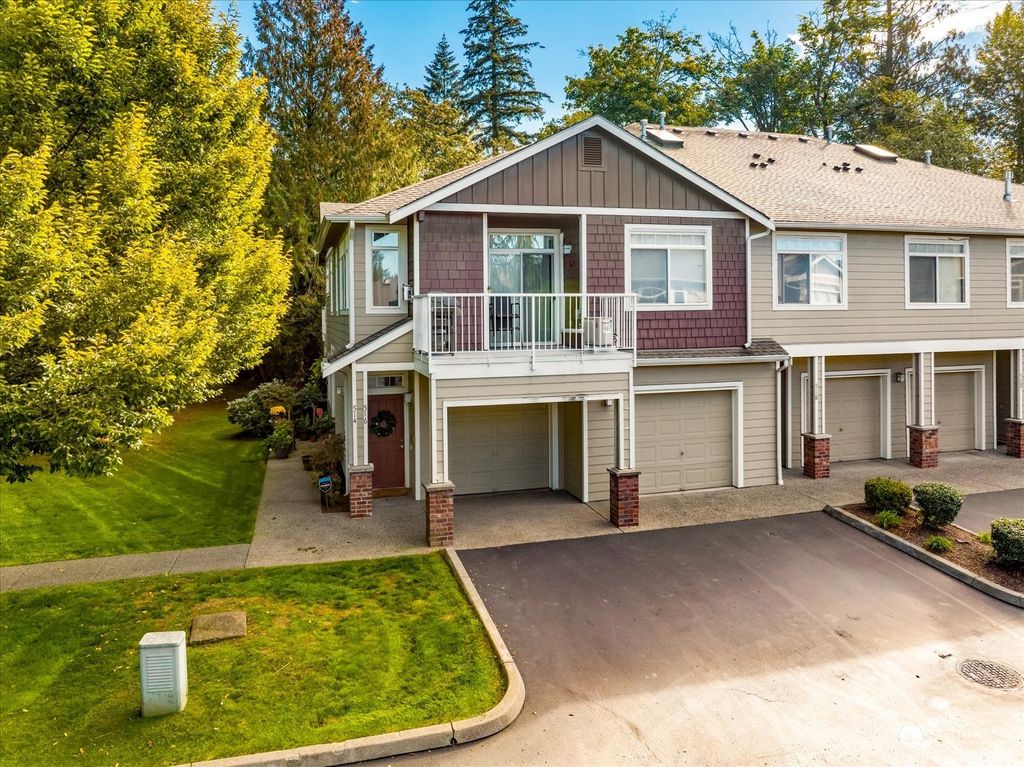 Photo of 516 241st Lane SE, Sammamish, WA 98074 (MLS # 2297834)