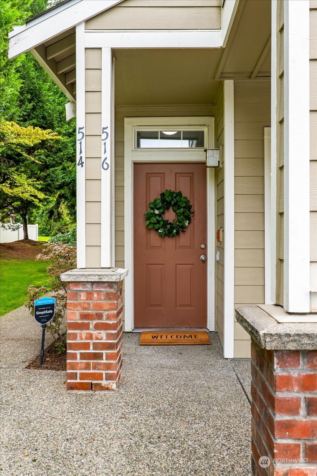 Photo of 516 241st Lane SE, Sammamish, WA 98074 (MLS # 2297834)