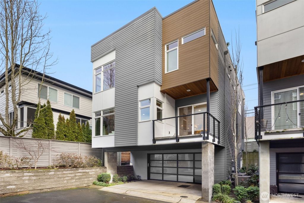 Photo of 315 State Street S #21, Kirkland, WA 98033 (MLS # 2463568)