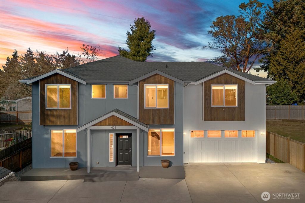 Photo of 422 SW 124th Street, Burien, WA 98146 (MLS # 2331908)