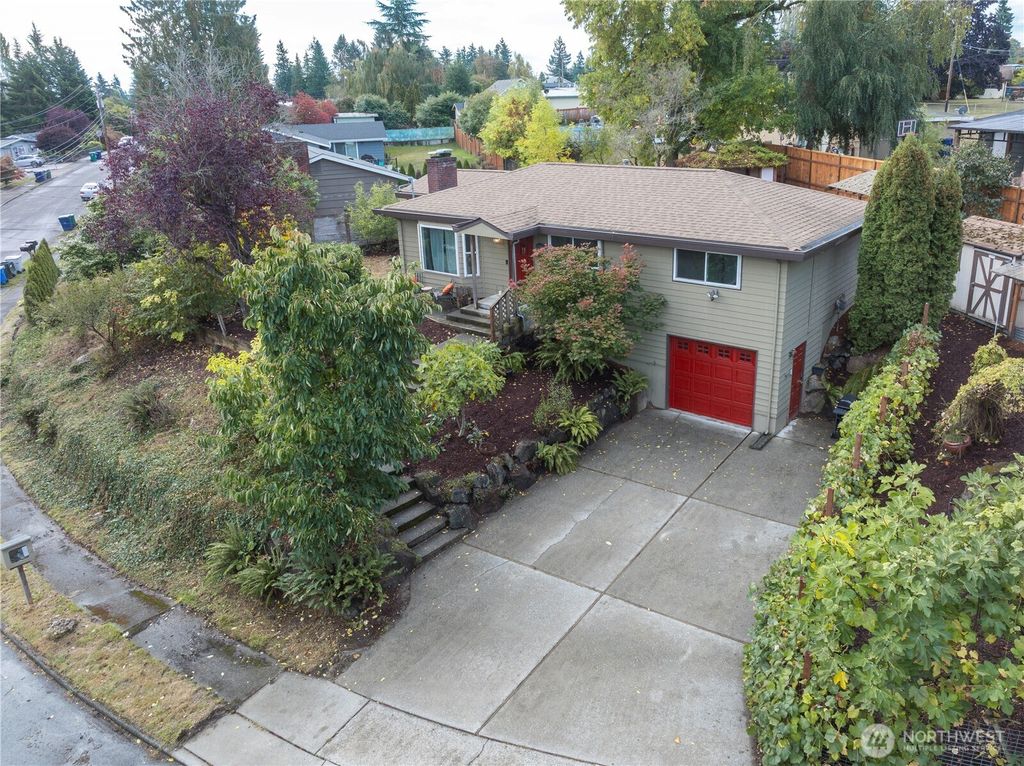 Photo of 12011 SE 157th Place, Renton, WA 98058 (MLS # 2440617)
