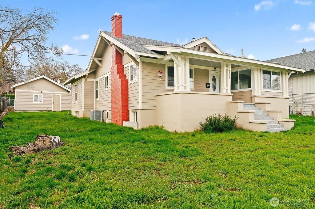 Photo of 2214 Summitview Avenue, Yakima, WA 98902 (MLS # 2505646)