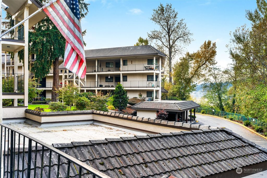 Photo of 16929 Inglewood Road NE #C109, Kenmore, WA 98028 (MLS # 2016531)