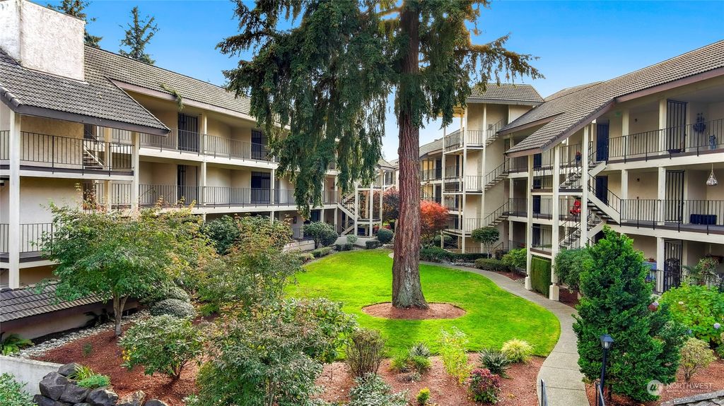 Photo of 16929 Inglewood Road NE #C109, Kenmore, WA 98028 (MLS # 2016531)