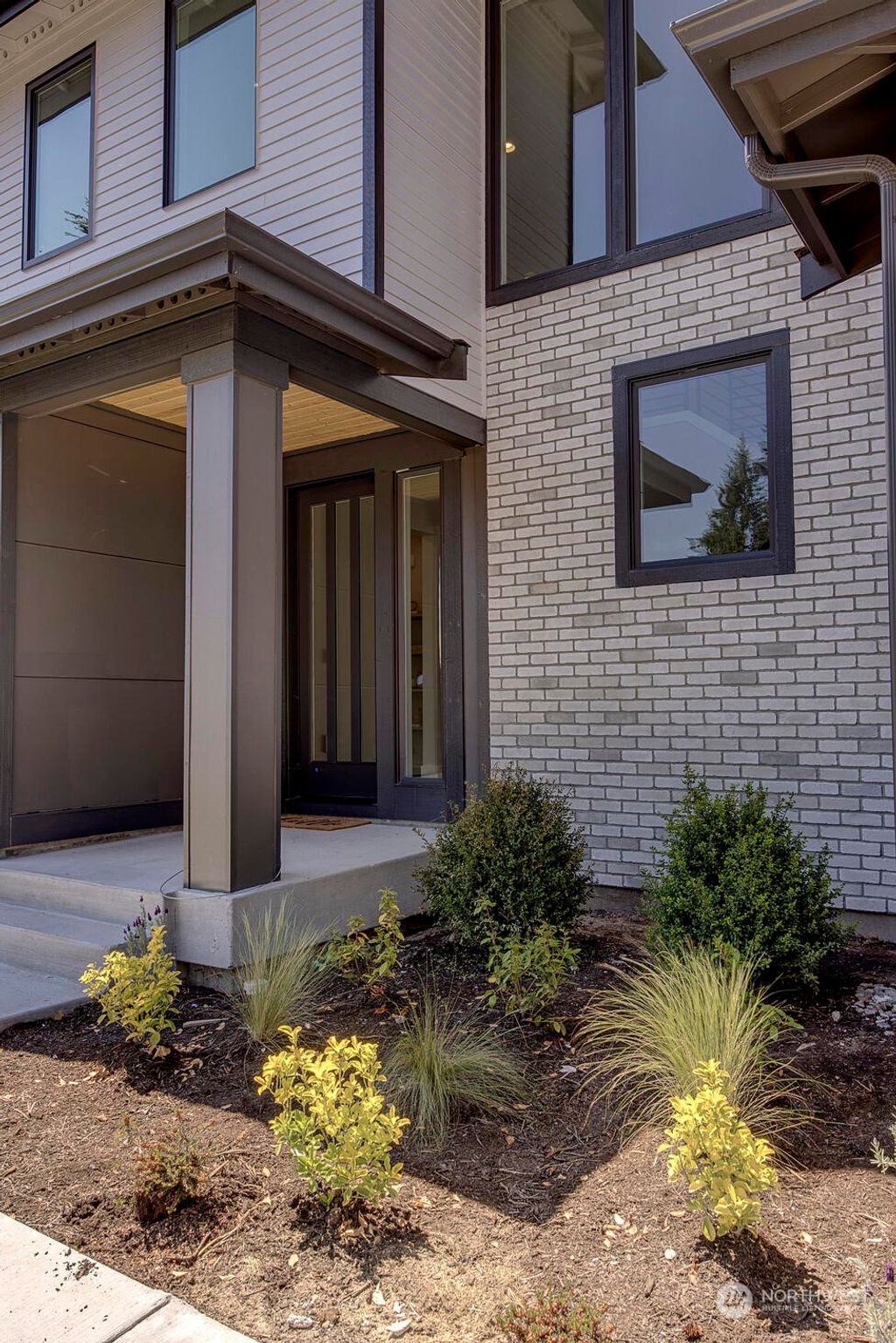 Photo of 21612 1st Avenue W, Bothell, WA 98021 (MLS # 2073920)