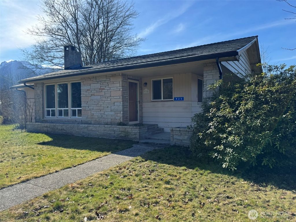 Photo of 935 Madison Avenue, Darrington, WA 98241 (MLS # 2426387)