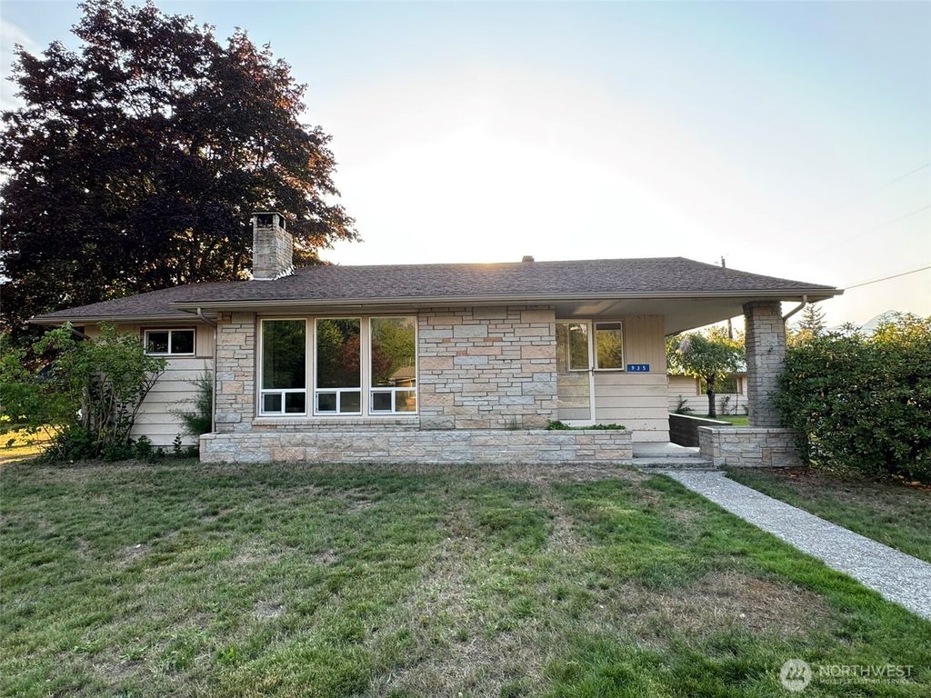 Photo of 935 Madison Avenue, Darrington, WA 98241 (MLS # 2426387)