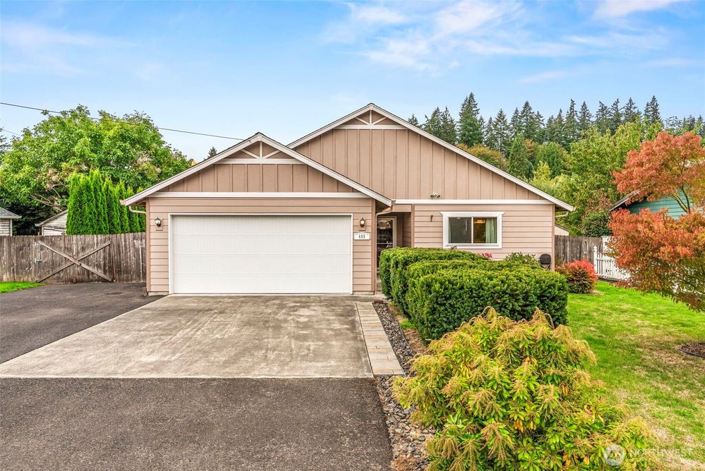 Photo of 407 NW 7th Ave AVE, Kelso, WA 98626 (MLS # 2560497)