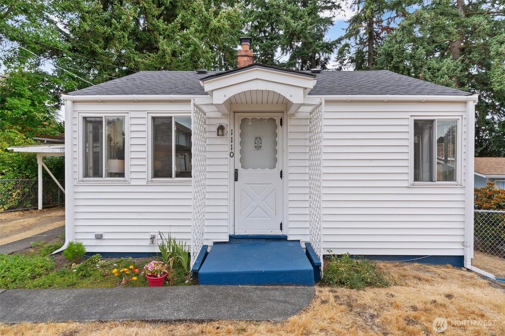 Photo of 1110 SW 116th Street, Seattle, WA 98146 (MLS # 2417313)
