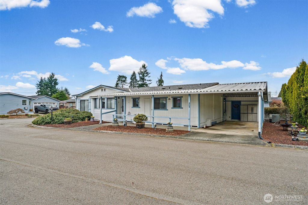 Photo of 1402 22nd Street NE #424, Auburn, WA 98002 (MLS # 2485720)