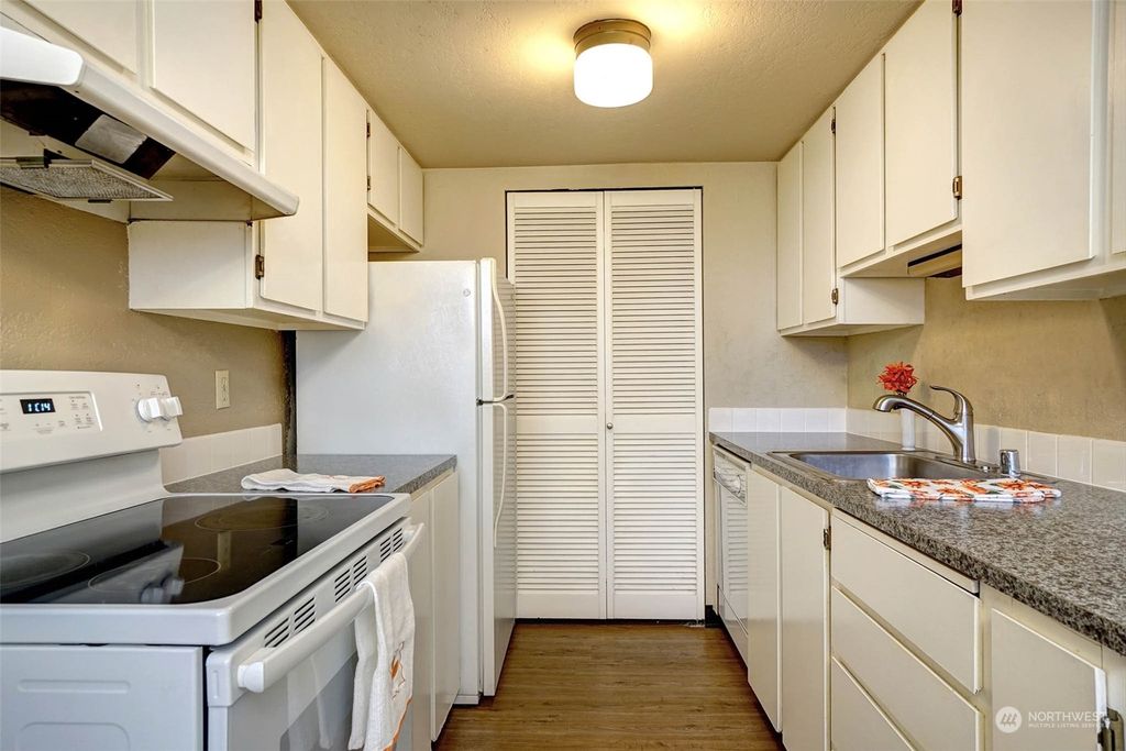 Photo of 6732 112th Avenue NE #A8, Kirkland, WA 98033 (MLS # 2030168)