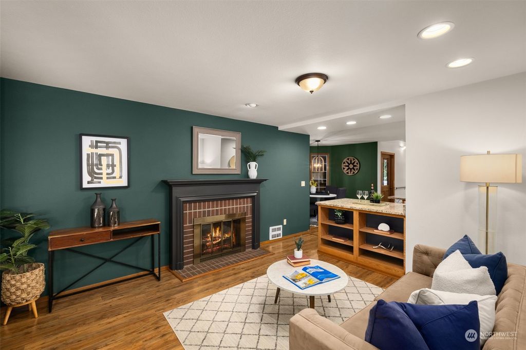 Photo of 13033 3rd Avenue NE, Seattle, WA 98125 (MLS # 2271372)