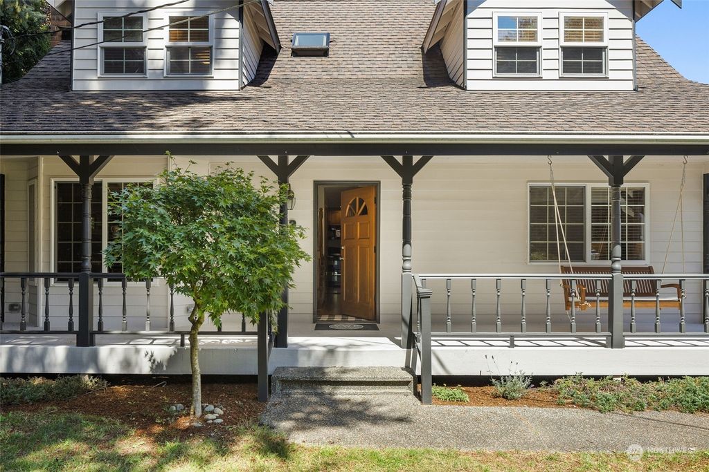 Photo of 13033 3rd Avenue NE, Seattle, WA 98125 (MLS # 2271372)