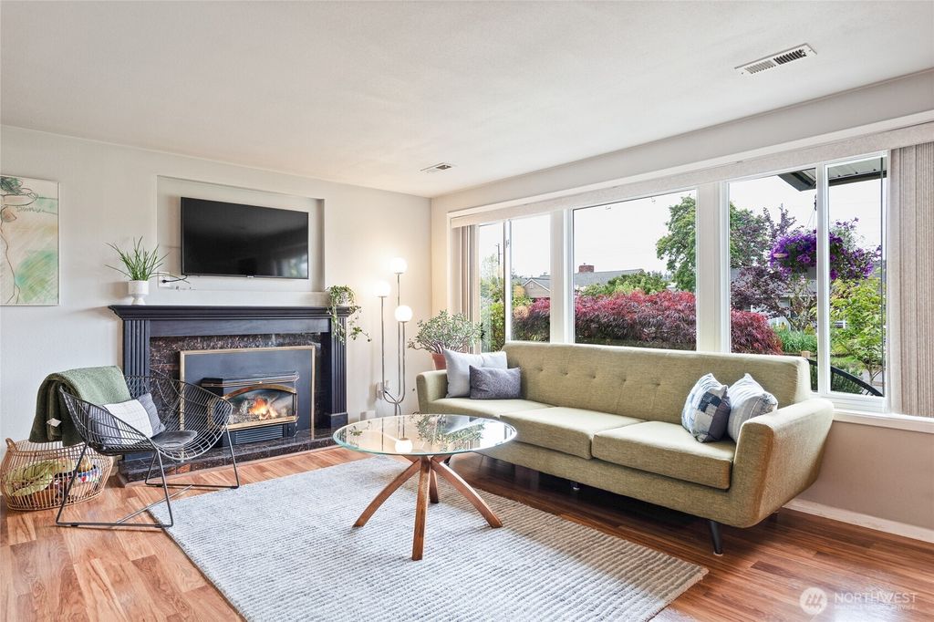 Photo of 16124 Midvale Avenue N, Shoreline, WA 98133 (MLS # 2376714)