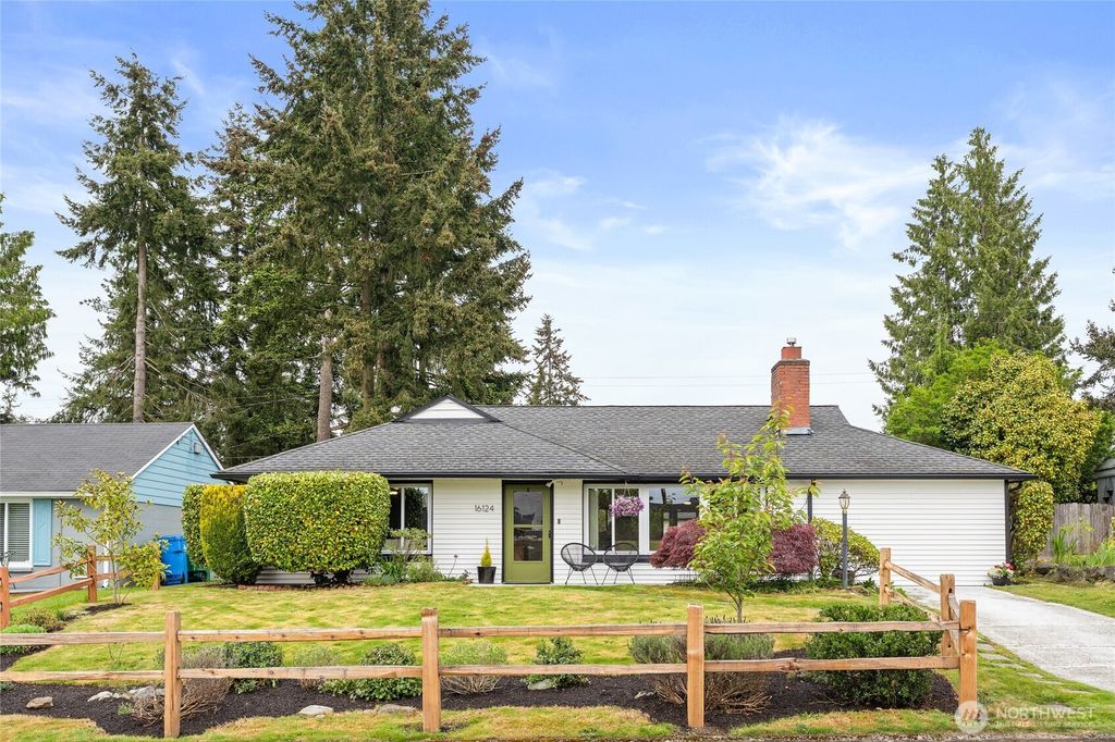 Photo of 16124 Midvale Avenue N, Shoreline, WA 98133 (MLS # 2376714)