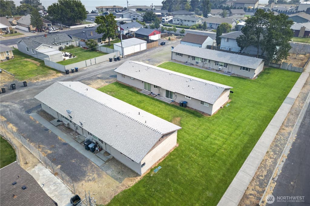 Photo of 1133 1135 Cascade Avenue, Moses Lake, WA 98837 (MLS # 2568454)