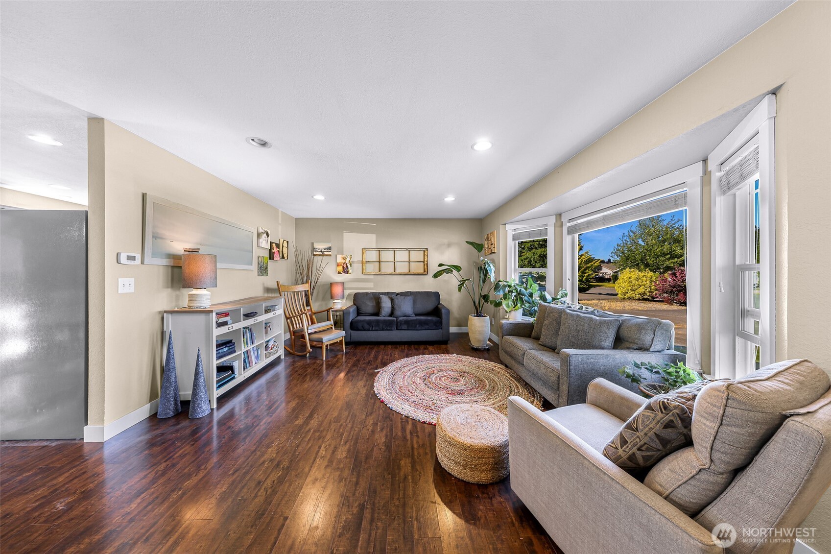 406 Cascade Way