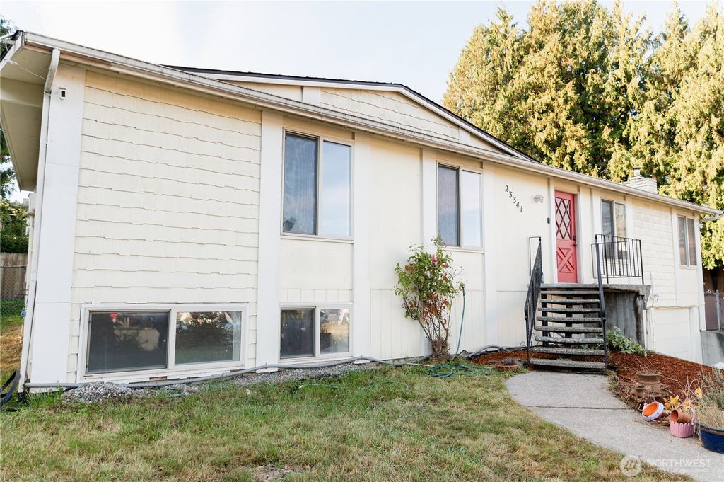 Photo of 23341 115TH PL SE Pl, Kent, WA 98031 (MLS # 2446042)
