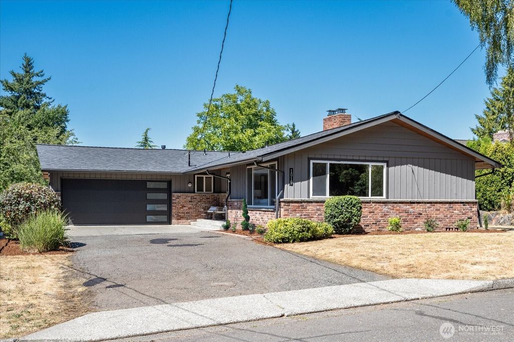 Photo of 1019 E Hemlock Street, Kent, WA 98030 (MLS # 2409161)