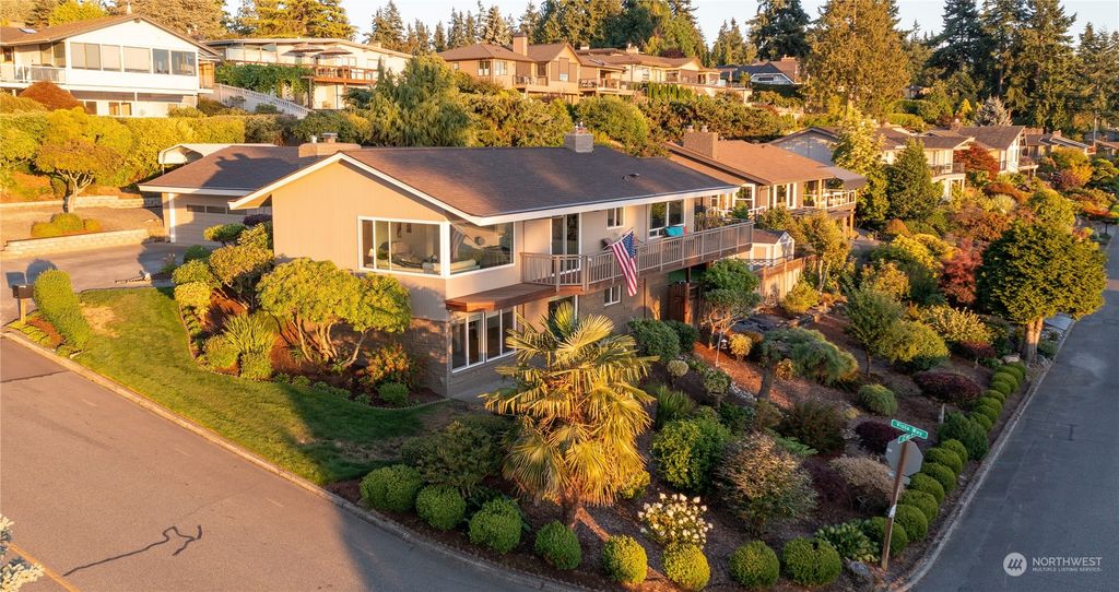 Photo of 1230 Vista Way, Edmonds, WA 98020 (MLS # 2142862)