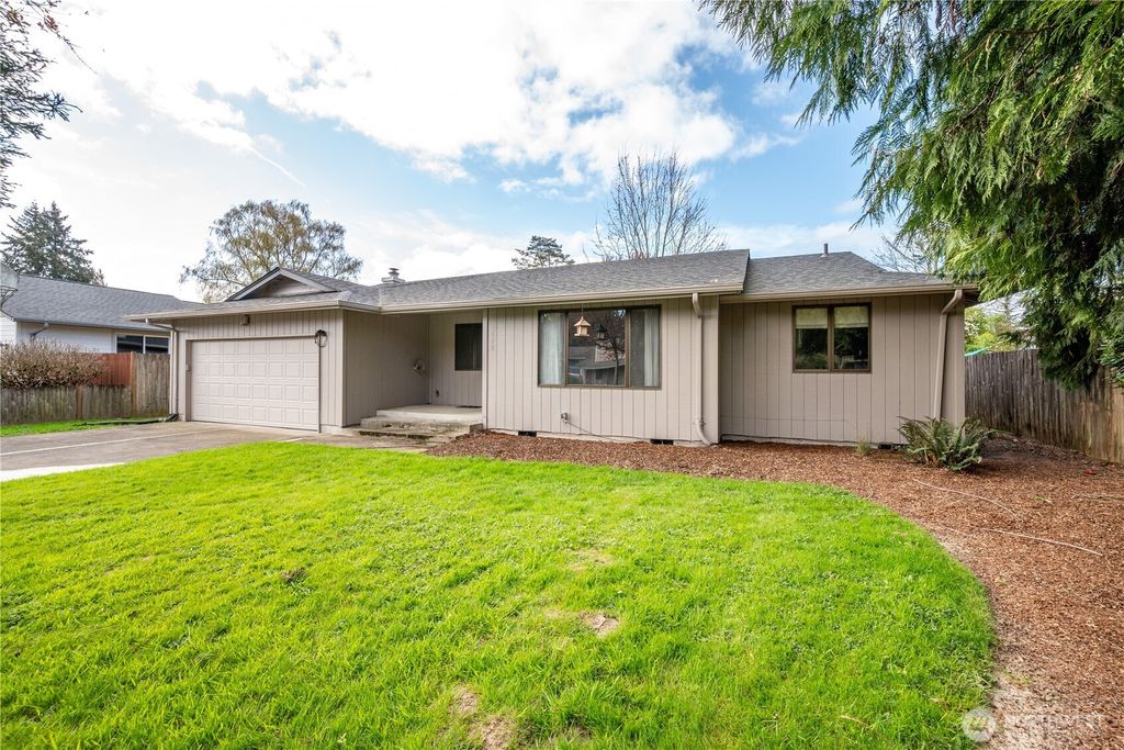 Photo of 5628 Finch Drive, Longview, WA 98632 (MLS # 2503800)