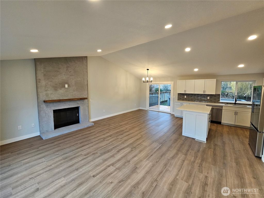 Photo of 525 164th Place SE Pl, Bothell, WA 98012 (MLS # 2461039)