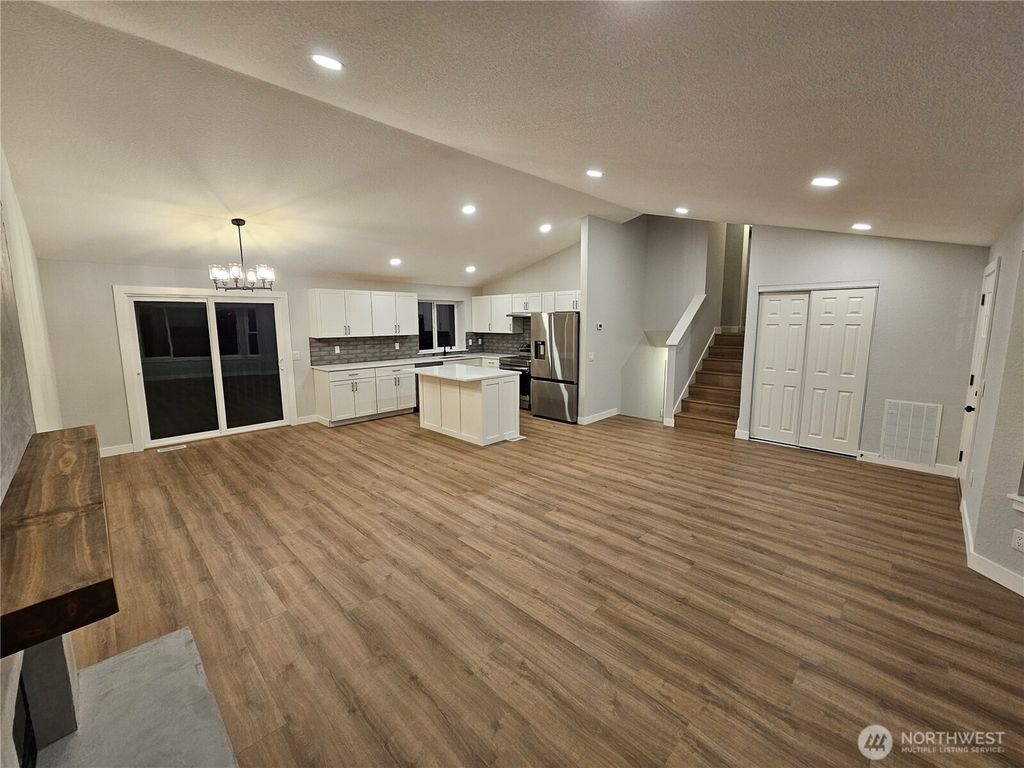 Photo of 525 164th Place SE Pl, Bothell, WA 98012 (MLS # 2461039)