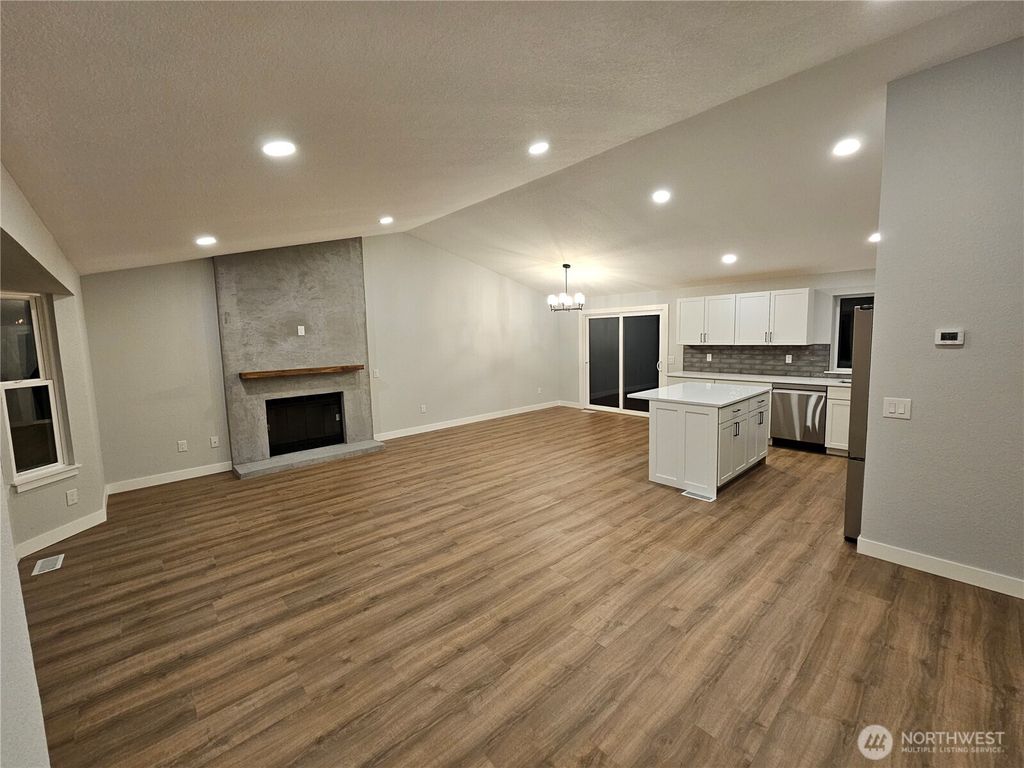 Photo of 525 164th Place SE Pl, Bothell, WA 98012 (MLS # 2461039)