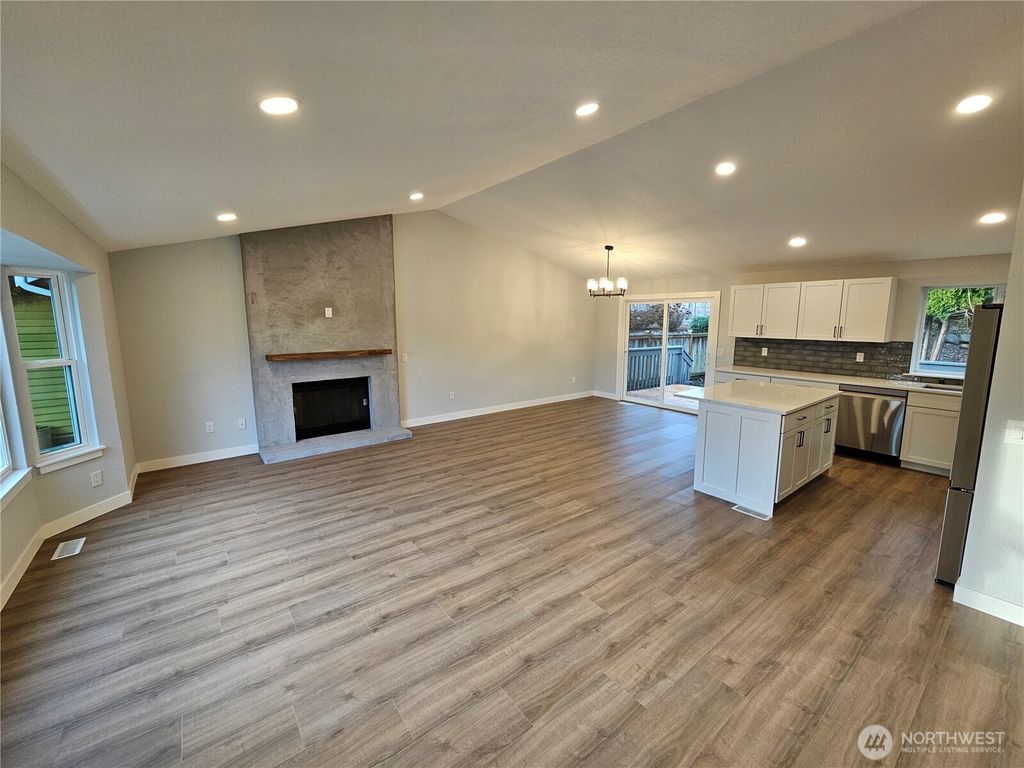 Photo of 525 164th Place SE Pl, Bothell, WA 98012 (MLS # 2461039)