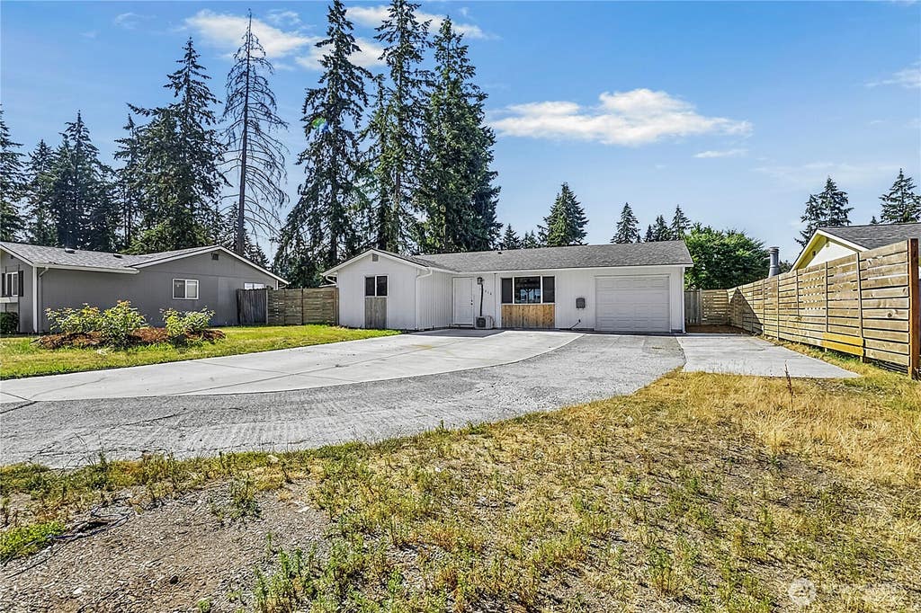 Photo of 12318 114th Avenue E, Puyallup, WA 98374 (MLS # 2554216)