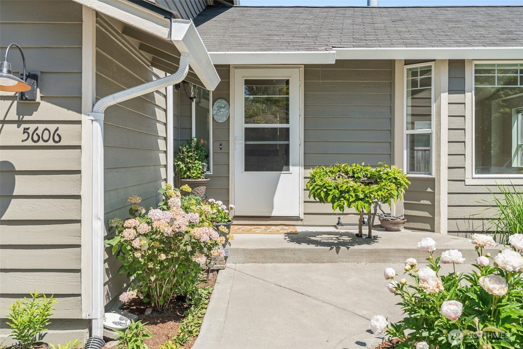 Photo of 5606 39th Avenue SE, Lacey, WA 98503 (MLS # 2532542)
