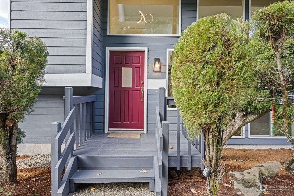 Photo of 15728 SE 45th Court, Bellevue, WA 98006 (MLS # 2284670)