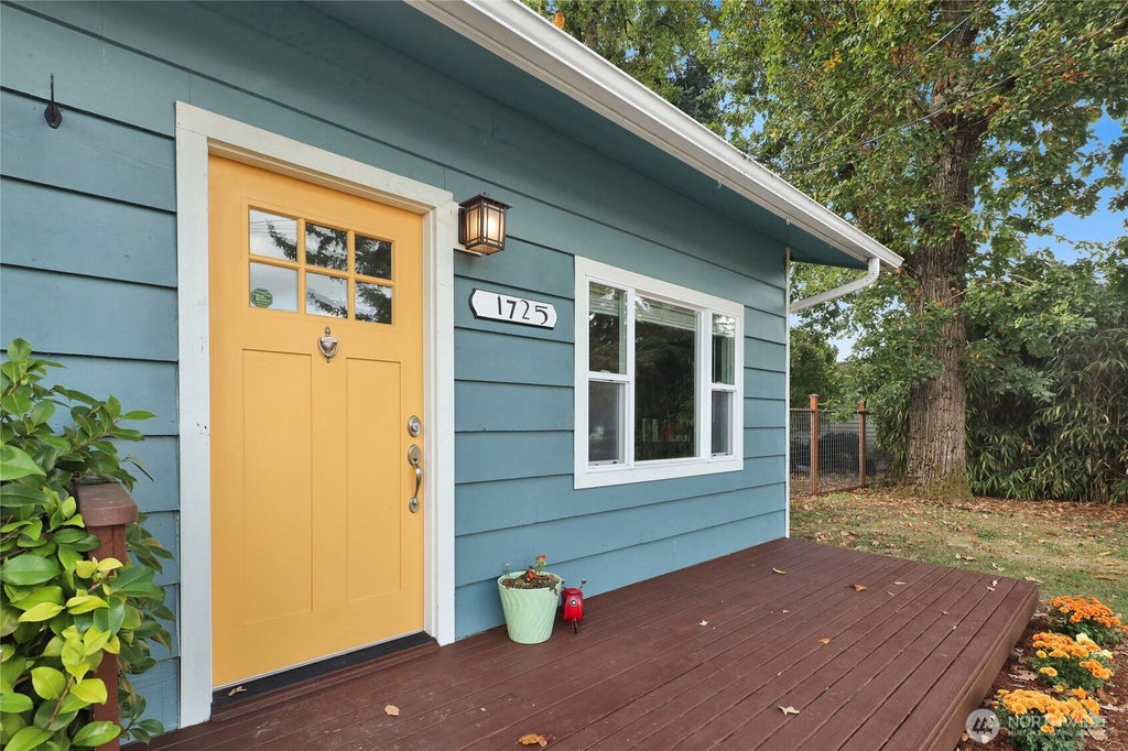 Photo of 1725 Skagit Street, Bellingham, WA 98226 (MLS # 2584106)