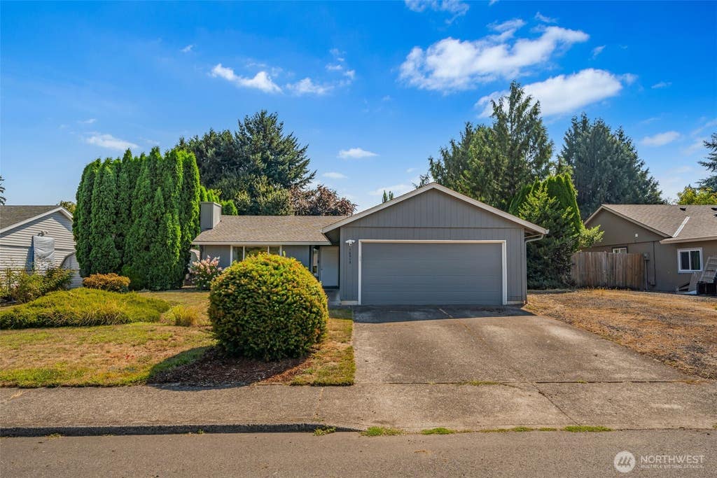 Photo of 10515 NE 20th Avenue, Vancouver, WA 98686 (MLS # 2566806)