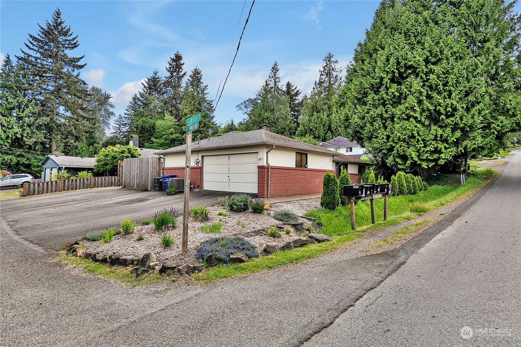 Photo of 4733 S 164th Street, Tukwila, WA 98188 (MLS # 2241560)