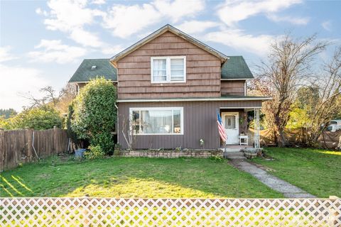 411 4th Avenue Castle Rock WA 98611