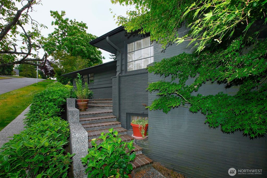 Photo of 4203 NE 38th Street, Seattle, WA 98105 (MLS # 2395045)