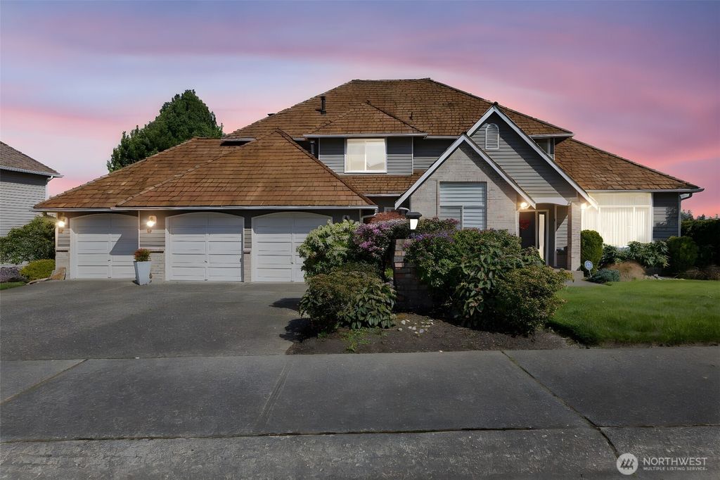 Photo of 33010 49th Avenue SW, Federal Way, WA 98023 (MLS # 2355796)