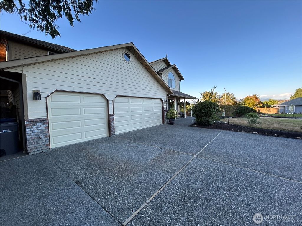 Photo of 11305 31st Place NE, Lake Stevens, WA 98258 (MLS # 2407115)