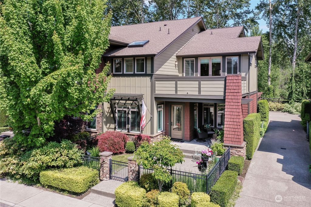Photo of 1102 N 42nd Place, Renton, WA 98056 (MLS # 2076753)