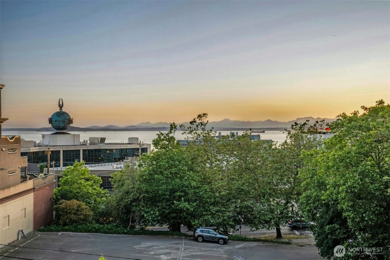 133 Queen Anne Avenue N 304