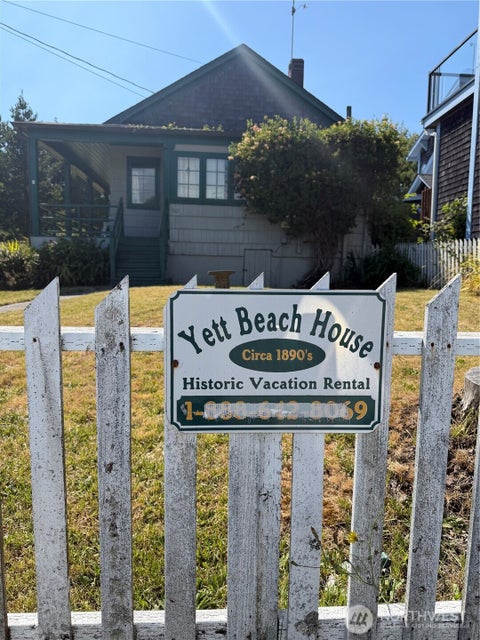 Photo of 601 ocean beach Boulevard N, Long Beach, WA 98631 (MLS # 2576702)