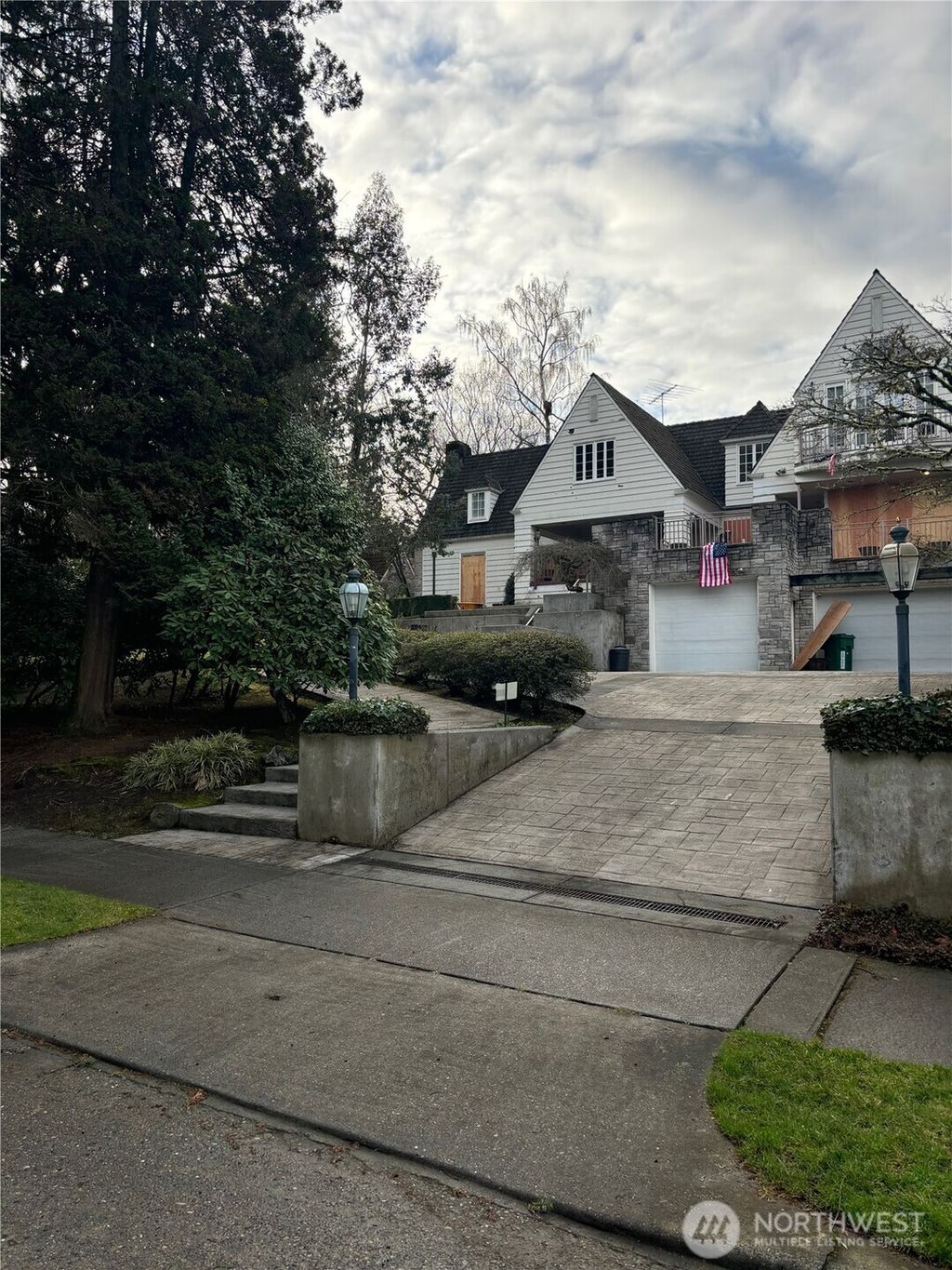 Photo of 6518 NE Windermere Road, Seattle, WA 98105 (MLS # 2392017)