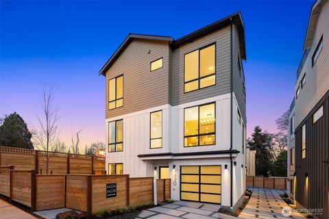 4421 2nd Avenue NE Seattle WA 98105