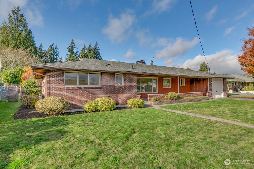 Photo of 4824 Alger Avenue, Everett, WA 98203 (MLS # 2310348)